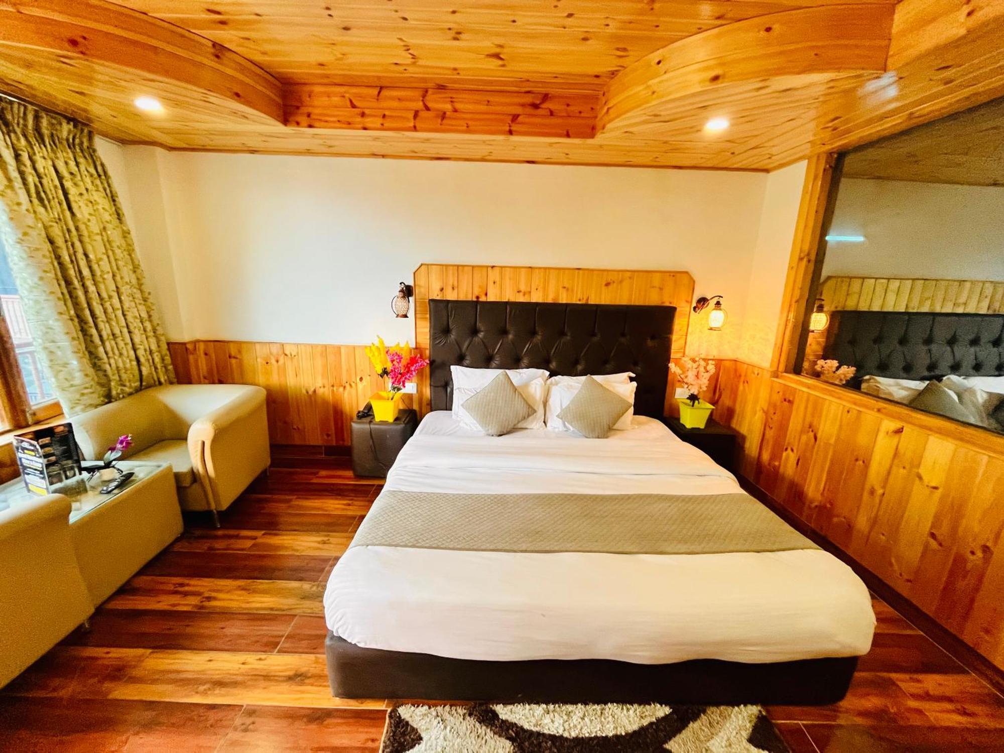 Himalayan Hill Queen Resort, Manali M98160-43400 Kültér fotó