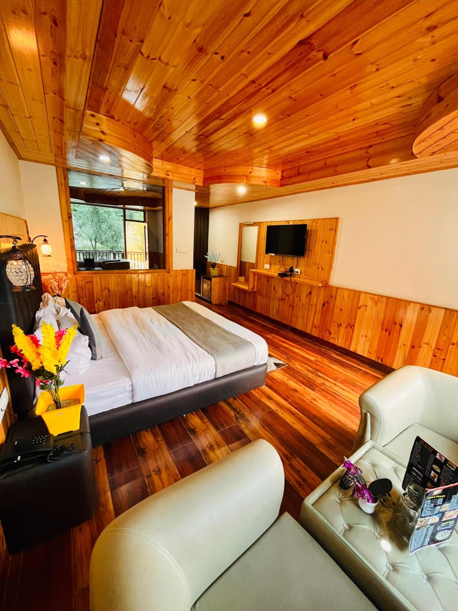 Himalayan Hill Queen Resort, Manali M98160-43400 Kültér fotó
