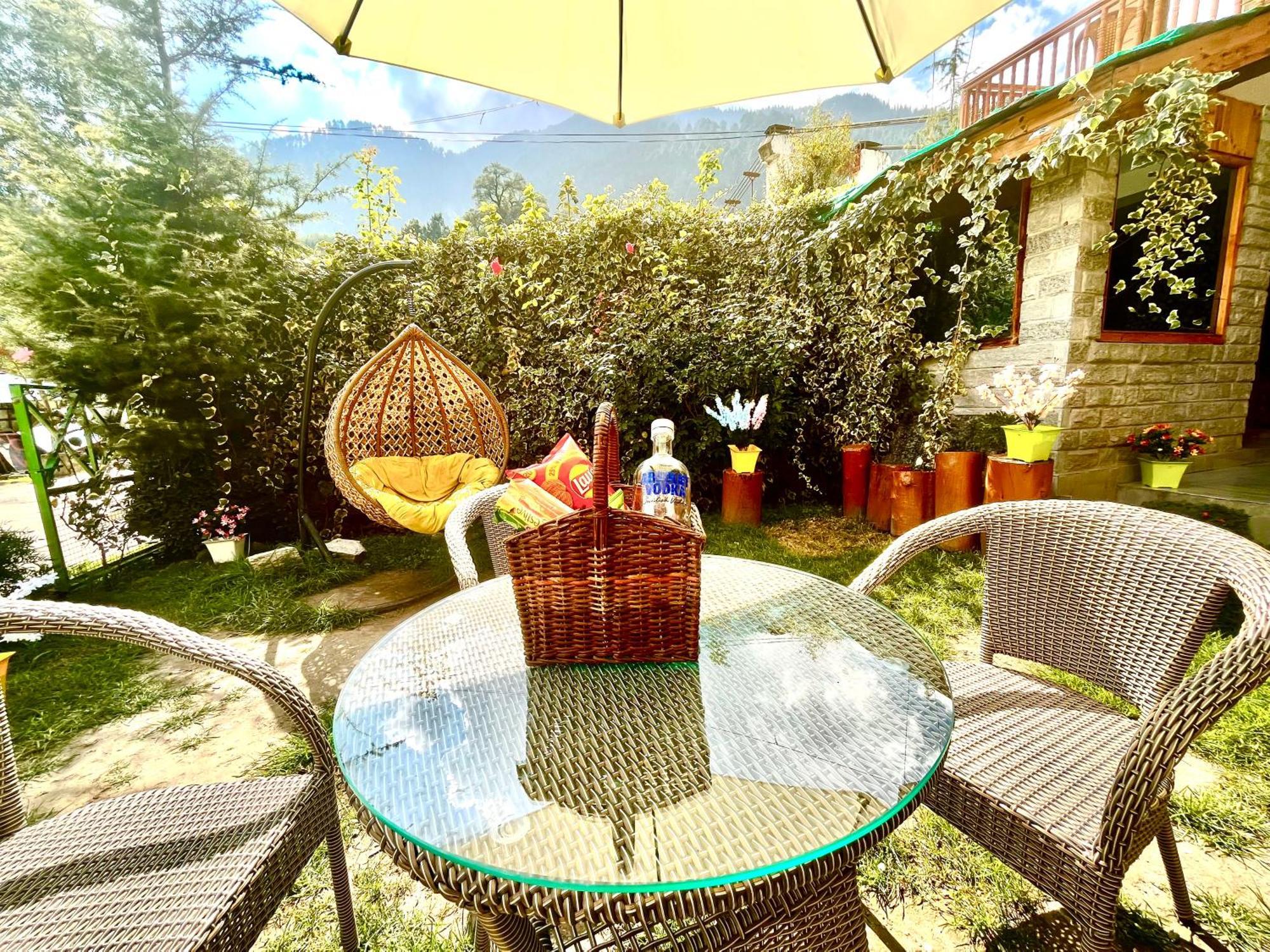Himalayan Hill Queen Resort, Manali M98160-43400 Kültér fotó